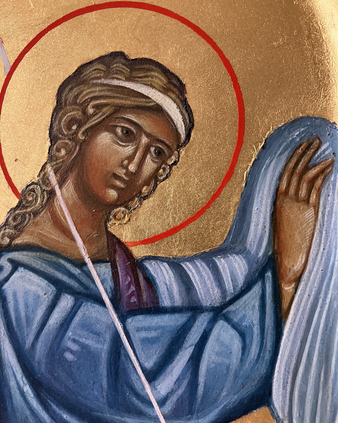 Dettaglio icona Arcangelo Gabriele messaggero divino arte sacra bizantina artigianale.
