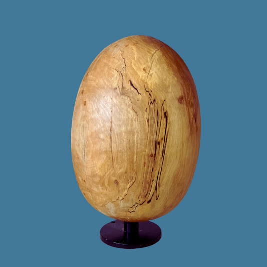 Uovo decorativo artigianale in legno d'olivo scolpito a mano
