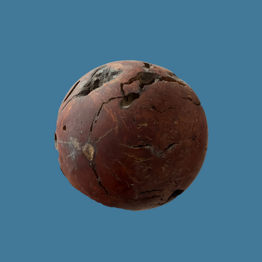 Sfera decorativa artigianale in legno d'olivo scolpita a mano

